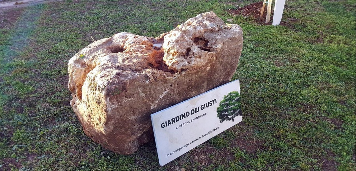 the plaque for Giorgio Perlasca at the Garden 