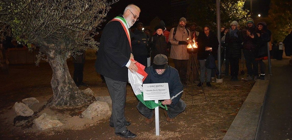 The memorial plaque dedicated to Gino Bartali in the Garden of the Righteous of Verano Brianza