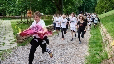 The relay race organized by Gariwo and Libera at the Garden of Milan