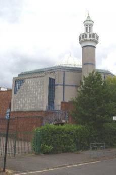 Saudi mosque in London (Photo by Syman Djafer)