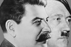 Stalin and Hitler portraits (Photo by wikicommons, user  Евгений Пивоваров)