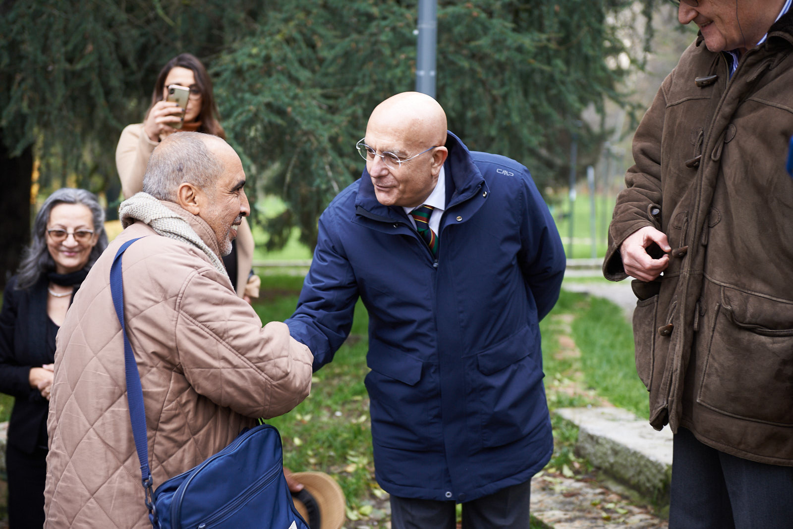 Gabriele Albertini, former mayor of Milan, supporter, in 2003, of the creation of the Milan Garden, with Mohamed Naceur ben Abdesslem, Righteous honoured at the Garden of Milan 