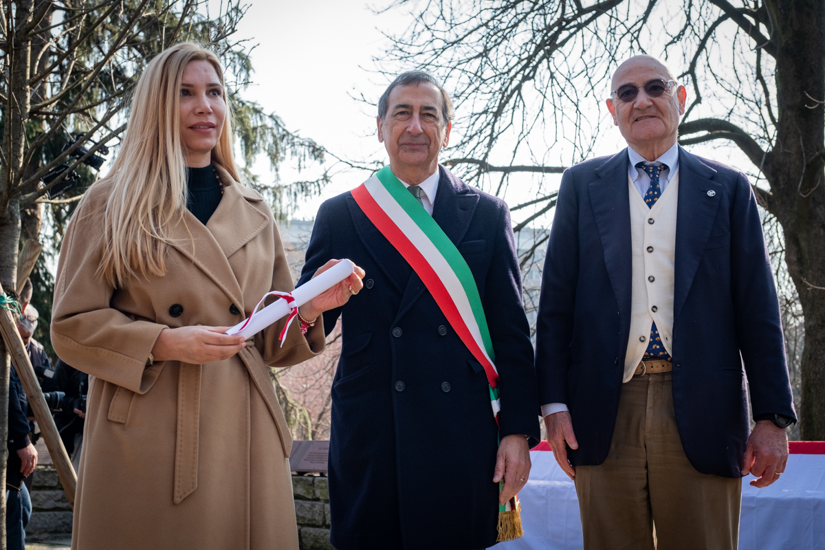 parchment delivered to Dimitrova, Consol of Bulgaria in Italy and  representative for Patriarca Kiril di Bulgaria Tanya 