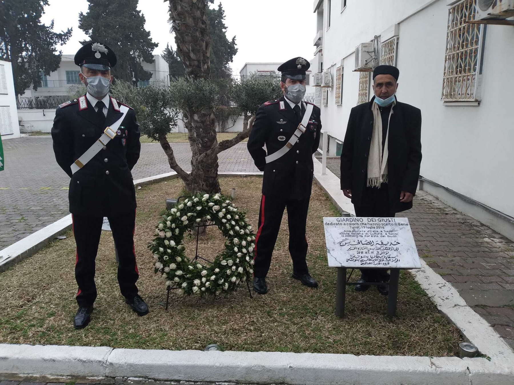 the Righteous Hamadi Abdelssalam and Italian policemen at the Garden of the Righeous in Tunisi