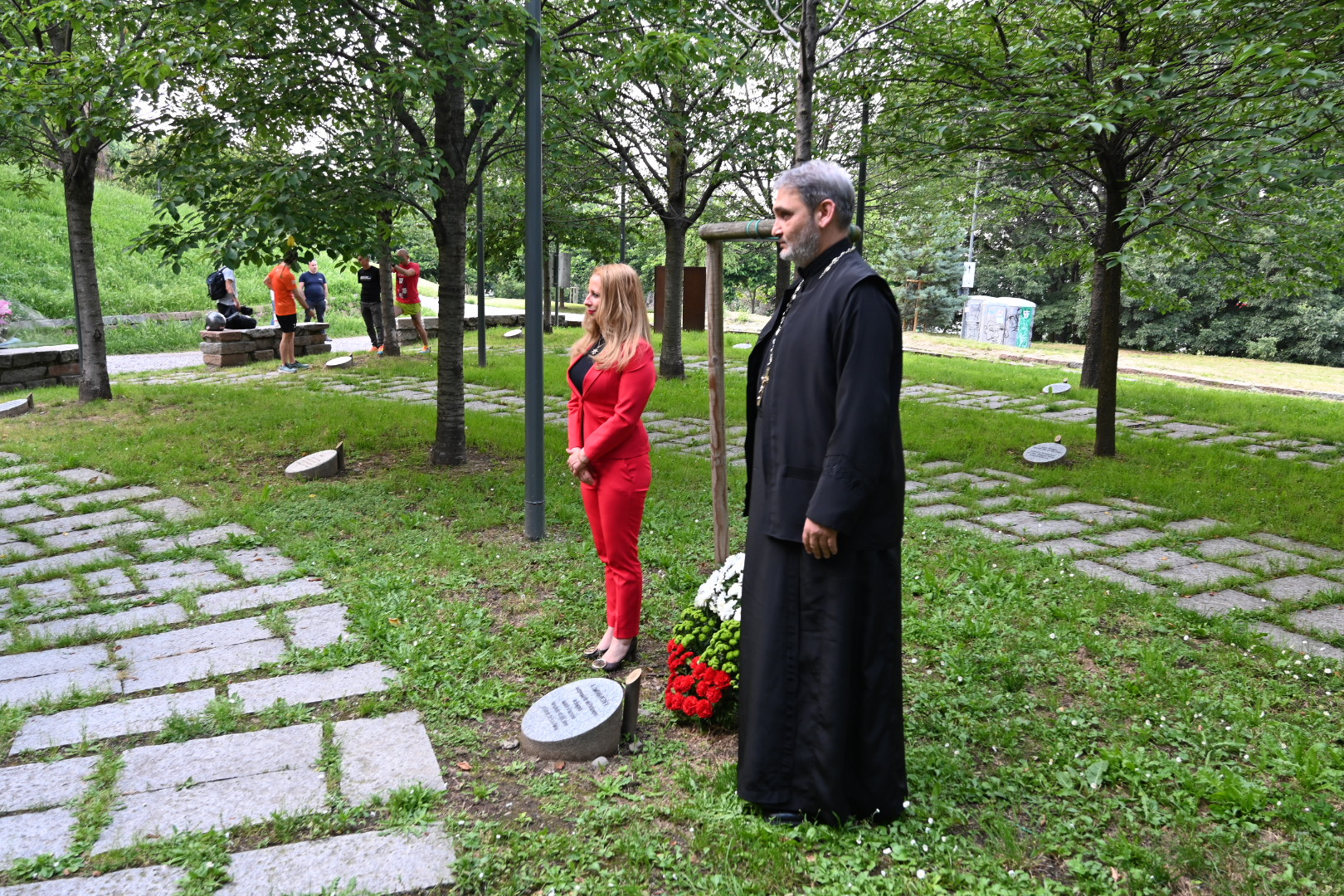 Ana Paksaleva, General Consul of the Bulgarian Republic in Milan and Vasil Vilev, priest of the Bulgarian Orthodox Church of Milan