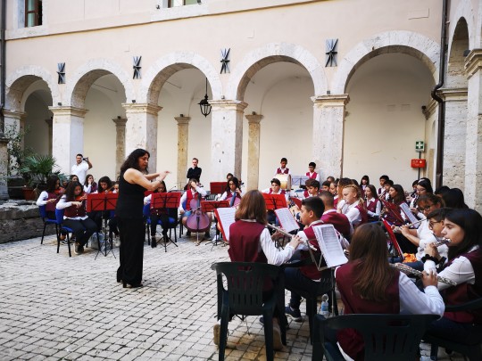 The students of Institute A. Volpi have played the "Hymn of Italy" and the "Hymn to Joy"